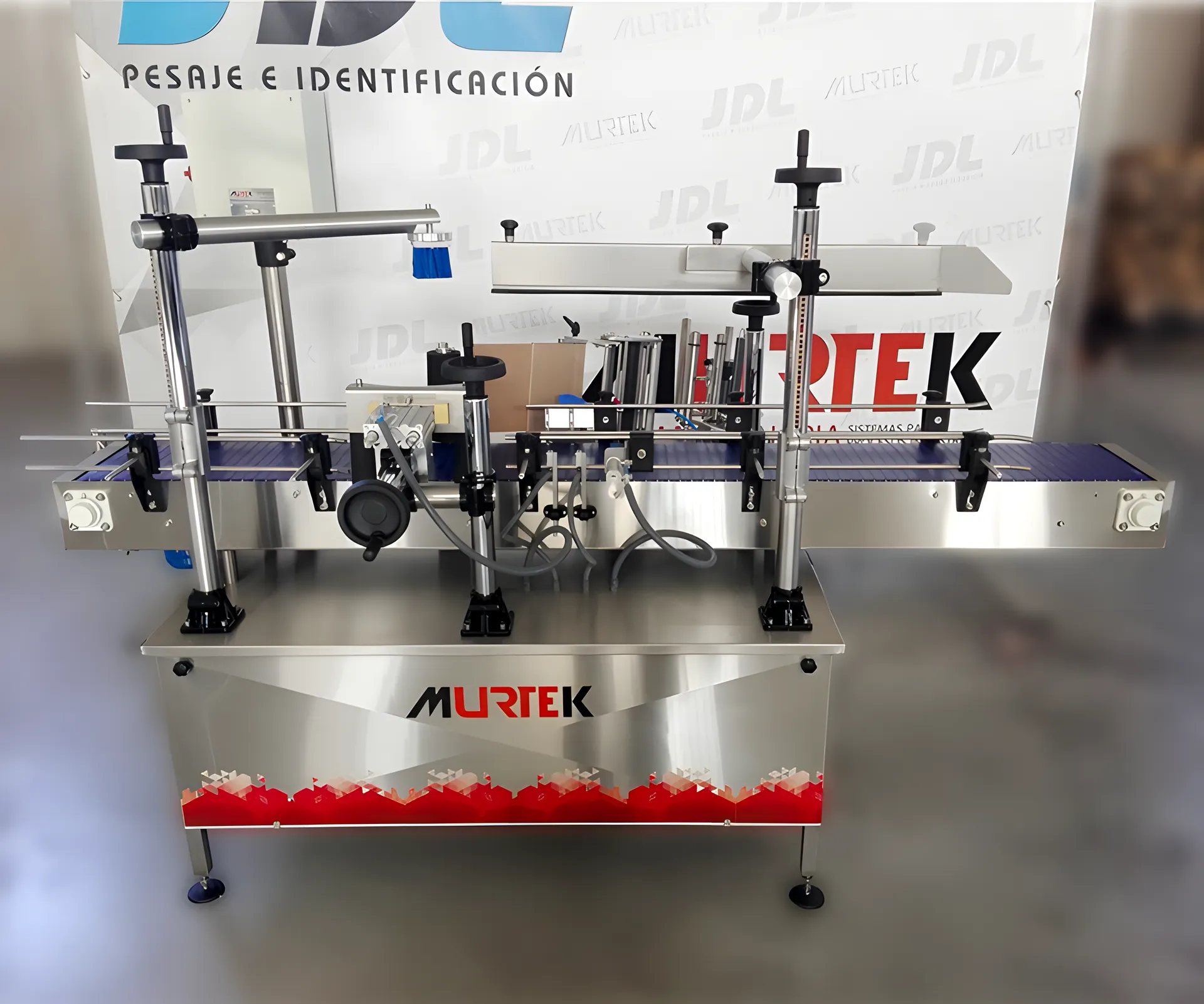 Etiquetadora automática preparada en las instalaciones de JDL